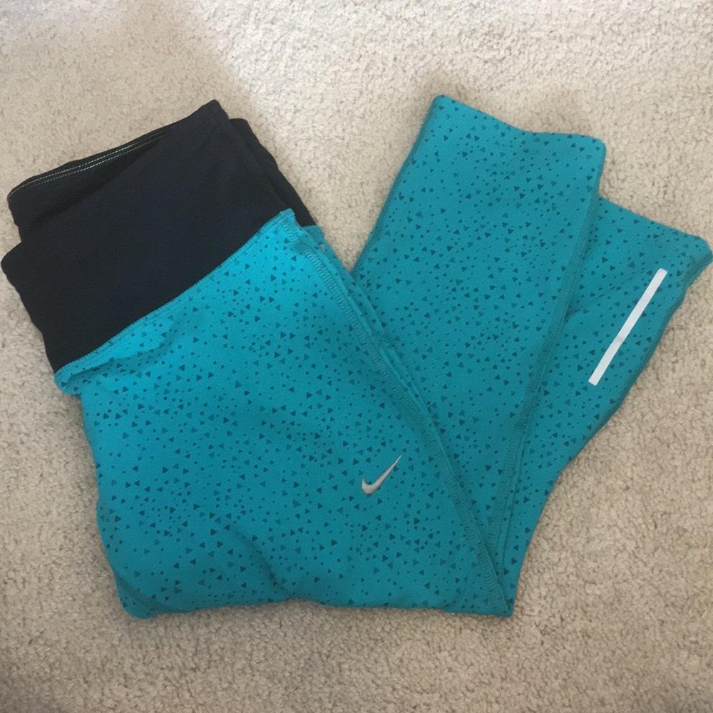 Nike Dri-Fit cropped leggings - women’s medium GUC